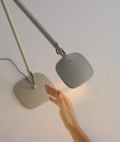 Volee desk lamp, showing gesture operation